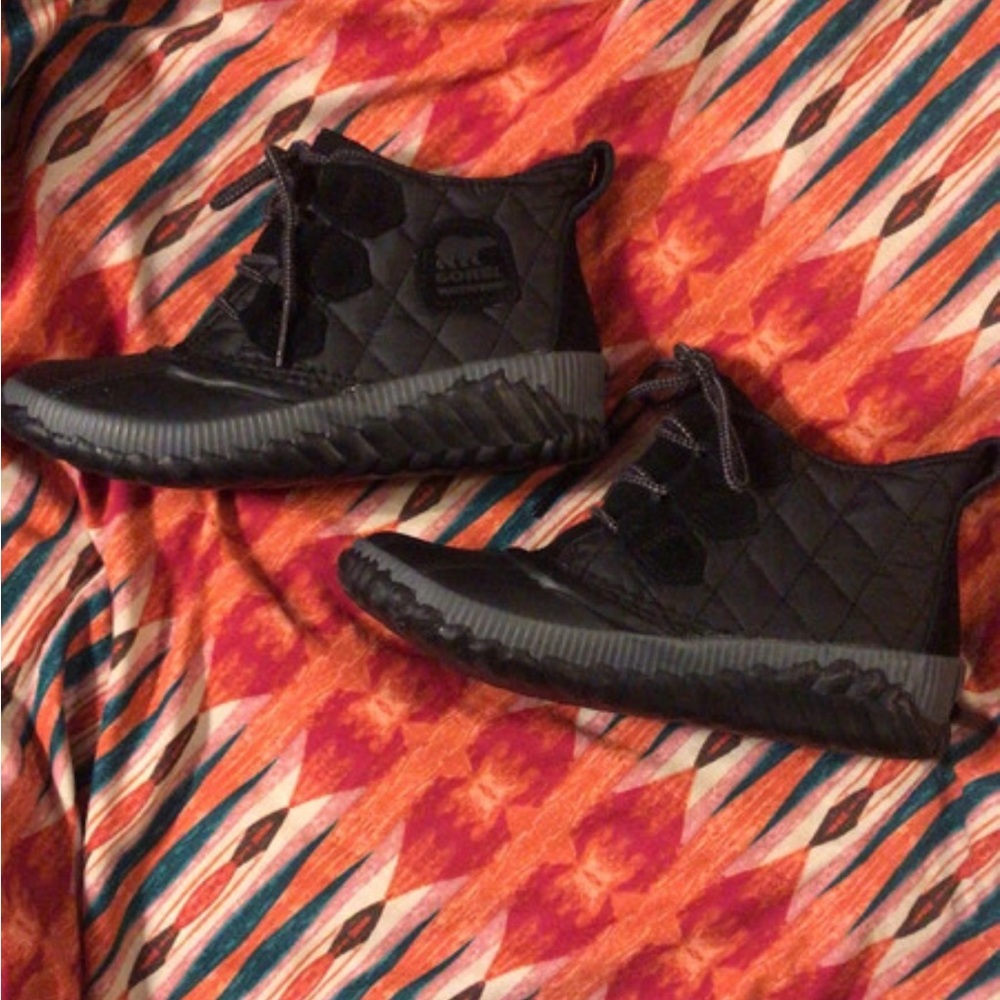 Sorel winter booties size 5